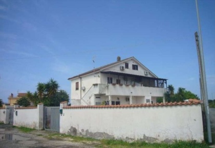 Foto Appartamento in Via Rimini 74, Ardea Nuova Florida di 67 m² all'asta