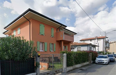 Foto Appartamento in Via Canossi 26, Borgosatollo Centro di 74 m² all'asta