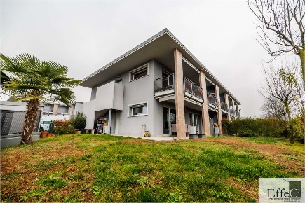 Foto Appartamento in Via Calcinate 7, Gavirate di 108 m² con 4 locali