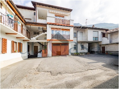 Foto Appartamento in Via Buonarroti, Lecco Centro di 90 m² con 3 locali