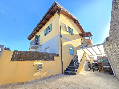 Foto Case semi ndipendenti a Massarosa Bargecchia, Corsanico di 80 m²