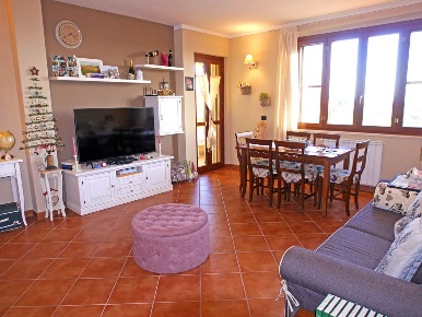 Foto Appartamento a Castelnuovo Berardenga Centro di 81 m² con 4 locali