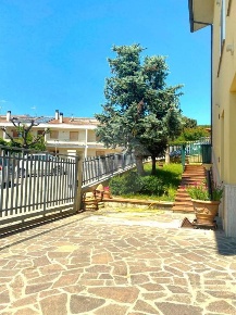 Foto Villa unifamiliare in Via Pitagora, Perugia di 550 m² con 11 locali