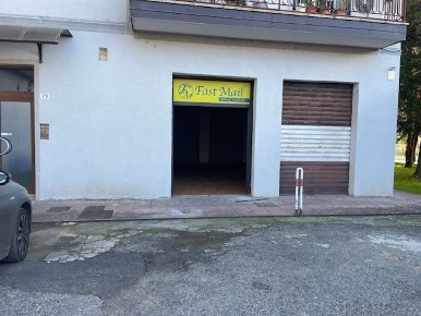 Foto Negozio in VIA DELLA RESISTENZA, Rende Andreotta di 90 m² con 2 locali