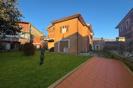 Foto Appartamento in via Monte Pennolo, Rocca di Papa Centro di 120 m²