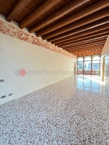Foto Appartamento in Via RE DI PUGLIE 2, Stra Centro di 180 m² con 5 locali