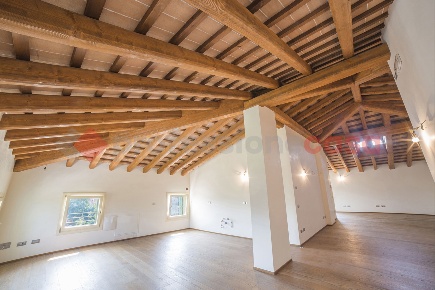 Foto Attico in Via RE DI PUGLIE 2, Stra Centro di 200 m² con 4 locali