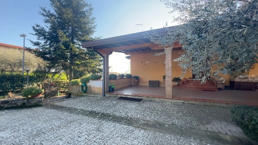 Foto Villa singola in Strada VICINALE VALLE D'UOVO 7, Fumone di 390 m²
