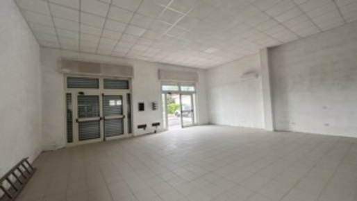 Foto Negozio in Strada statale 155 456, Alatri Tecchiena di 153 m²