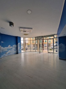 Foto Negozio in Via Appia 46/A, Brindisi Cappuccini di 259 m² con 4 locali