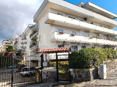 Foto Appartamento in Via GABRIELE D'ANNUNZIO 35, Ercolano Centro di 105 m²