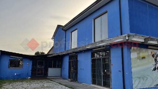 Foto Negozio in Via Mole Bisleti snc, Alatri di 45 m² con 1 locali