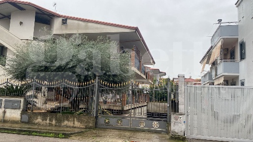 Foto Villa unifamiliare in Via Viviani 28, Carinaro di 330 m² con 8 locali