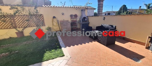 Foto Villa unifamiliare in Via Oceano Artico 14/G, Pomezia Torvaianica Alta