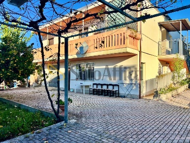 Foto Appartamento in Via Ombrone 7, Tortoreto Salino di 110 m² con 3 locali