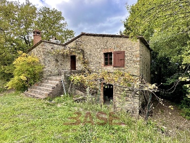 Foto Casale in Via di Castello, Pomarance di 152 m² con 7 locali in vendita