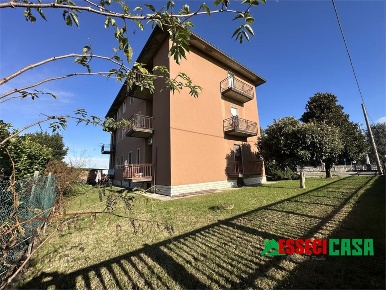 Foto Appartamento in Via Casirate, Calvenzano di 180 m² con 3 locali