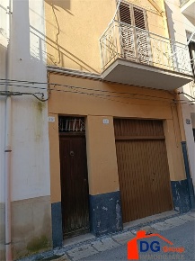Foto Casa indipendente a Alcamo Centro di 95 m² con 4 locali in vendita