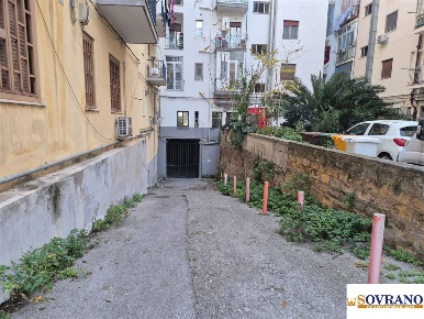 Foto Magazzino a Palermo Libertà - Villabianca di 173 m² con 1 locali