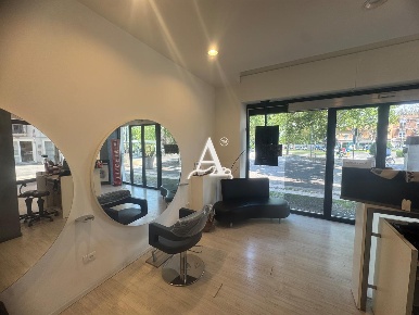 Foto Attività commerciale a San Giovanni Lupatoto Centro di 90 m²