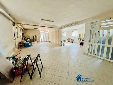 Foto Box a Capurso di 200 m² in vendita