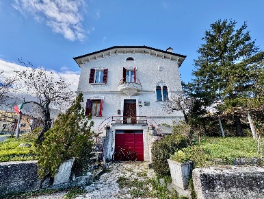 Foto Appartamento in FRAZ. CANCELLI, Fabriano di 116 m² con 5 locali