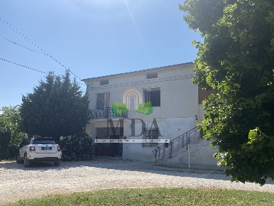 Foto Casa indipendente in Via Palombare, Sant'Omero di 237 m² con 7 locali