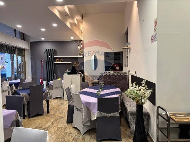 Foto Locale commerciale in PIAZZA XXVI MAGGIO 1, Varese di 85 m² in vendita