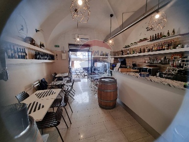 Foto Attività commerciale in Via Pacini, Catania Centro Storico di 70 m²