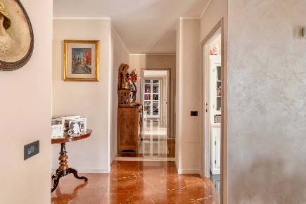 Foto Appartamento in Via Sardegna, Milano Frua di 164 m² con 4 locali