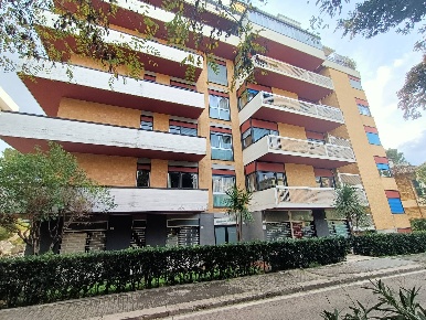 Foto Appartamento in Via Pigliacelli, Teramo Centro di 149 m² con 5 locali