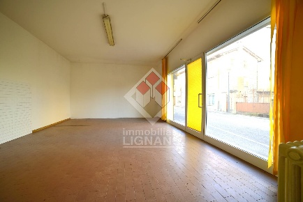 Foto Negozio a Palazzolo dello Stella di 124 m² con 4 locali in vendita