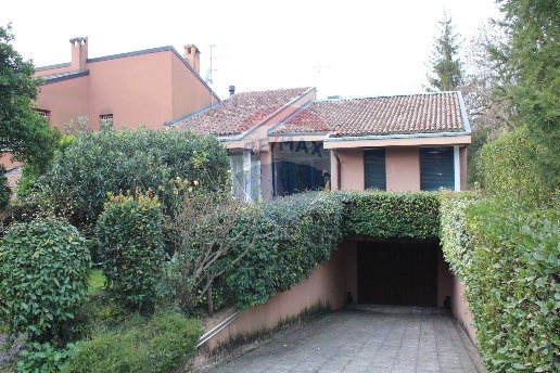 casa indipendente in vendita a Varese in zona Lissago