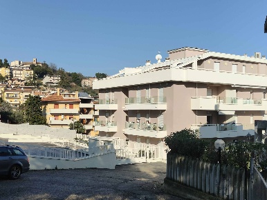 Foto Appartamento in Via Mazzini, Acquaviva Picena di 62 m² con 2 locali