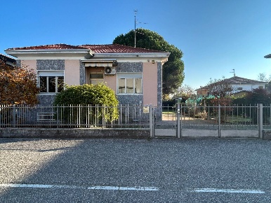 Foto Villa singola in VIA VIRGILIO, Fagnano Olona di 90 m² con 3 locali