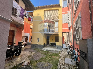 Foto Appartamento in via marconi, Besano di 106 m² con 3 locali in vendita