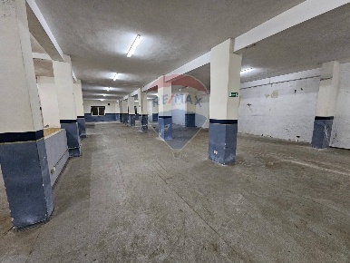 Foto Attività commerciale in san massimiliano kolbe, Ragusa di 700 m²