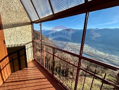 Foto Appartamento a Rogno Centro di 78 m² con 3 locali in vendita