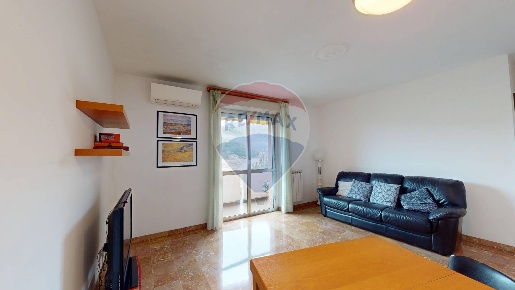 Foto Appartamento in Via Rubaldo Merello, Genova Molassana di 89 m²