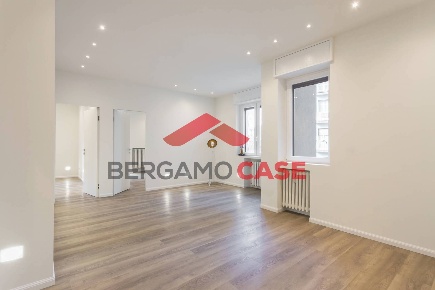 Foto Appartamento in Via A. Maj, Bergamo Borgo Palazzo di 70 m² in vendita