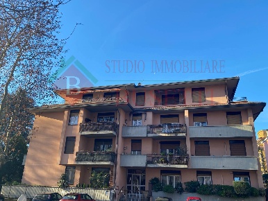 Foto Appartamento in viale Don Minzoni, Castellanza di 110 m² con 3 locali