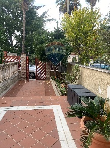 Foto Appartamento in Via Calabria, Campi Salentina di 185 m² con 5 locali