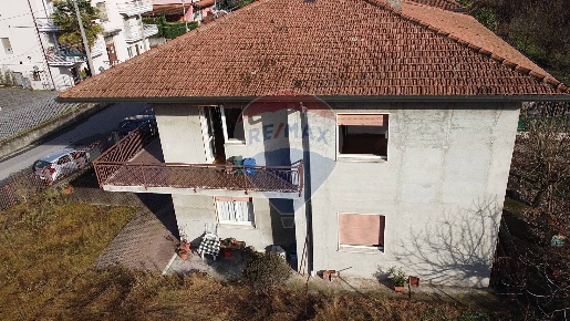 Foto Villa bifamiliare in VIA ALDO MORO, Biandronno Centro di 249 m²