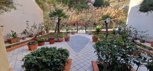 Foto Villa a schiera in Viale Borremans, Enna Centro di 201 m² con 9 locali