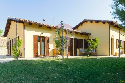 Foto Villa singola a Treia di 500 m² con 14 locali in vendita