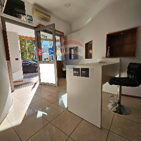 Foto Locale commerciale in Piazza Garibaldi, Bari Murat di 32 m² in affitto