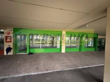 Foto Negozio in Via Francesco Coghetti, Bergamo San Paolo di 127 m²