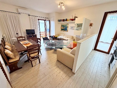 Foto Appartamento in Via Cavour, Pietrasanta di 90 m² con 3 locali