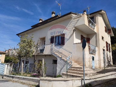 Foto Appartamento in Via Caduti di Via Fani, Poggio Picenze di 50 m²