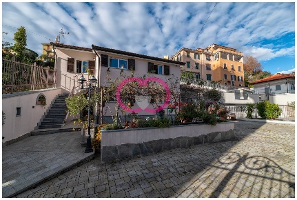 Foto Villa unifamiliare in via Accinelli, Varazze Centro di 192 m²